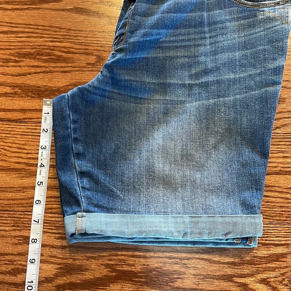 Liz Lange MATERNITY Bermuda over the belly STRETCH denim shorts gold leg cuff L - Picture 5 of 6